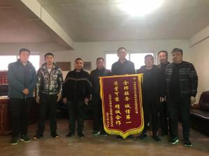 天津客户赠(zeng)送锦旗