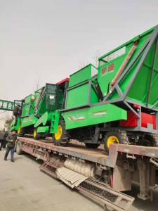 驻(zhu)马店两台穗茎兼收(shou)玉(yu)米(mi)收获机发货