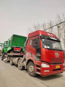 驻马店两台穗茎兼(jian)收玉米(mi)收获机